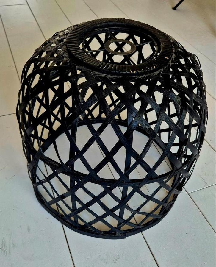 Grote zwarte rieten lampenkap, Huis en Inrichting, Lampen | Lampenkappen, Gebruikt, 50 cm of meer, Rond, Zwart, Ophalen of Verzenden