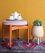 Vintage ronde beuken kruk met nieuwe stoffering van roze rib, Overige kleuren, Vintage, Vintage, Ophalen of Verzenden