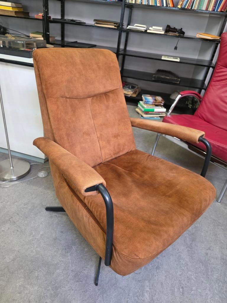 Comfortabele bruine fauteuil met draaivoet. prominent, Ophalen, Modern, Comfortabel, Gebruikt, 75 tot 100 cm