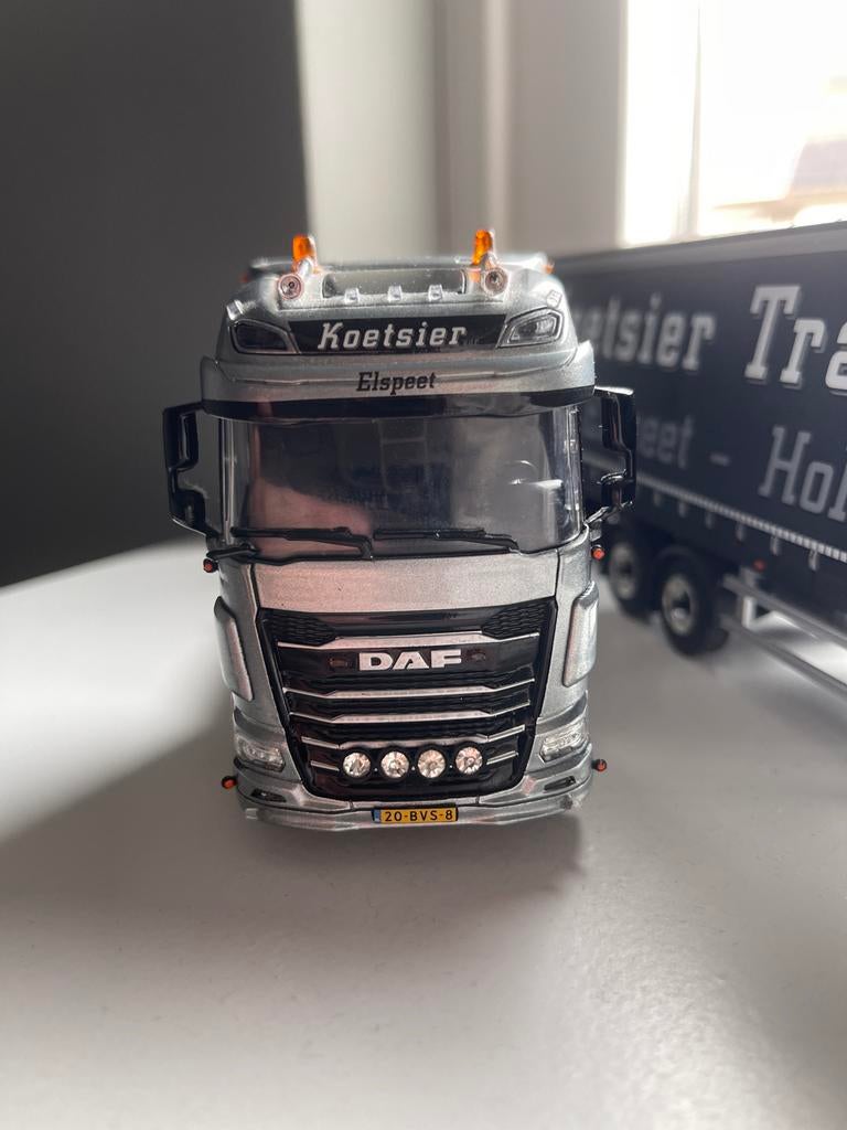 WSI model Koetsier Transport DAF met certificaat en doos, Hobby en Vrije tijd, Modelbouw | Auto's en Voertuigen, Overige merken