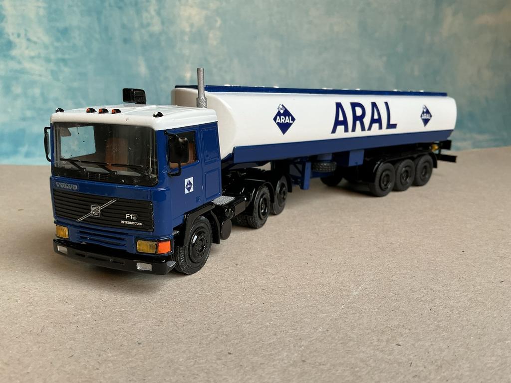 Conrad NZG Volvo F12 ARAL Tankwagen ZGAN, Ophalen of Verzenden, Zo goed als nieuw, Bus of Vrachtwagen, Conrad