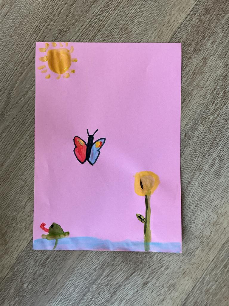 Zomers schilderij: vlinder, zonnebloem en zon op roze papier, Ophalen of Verzenden