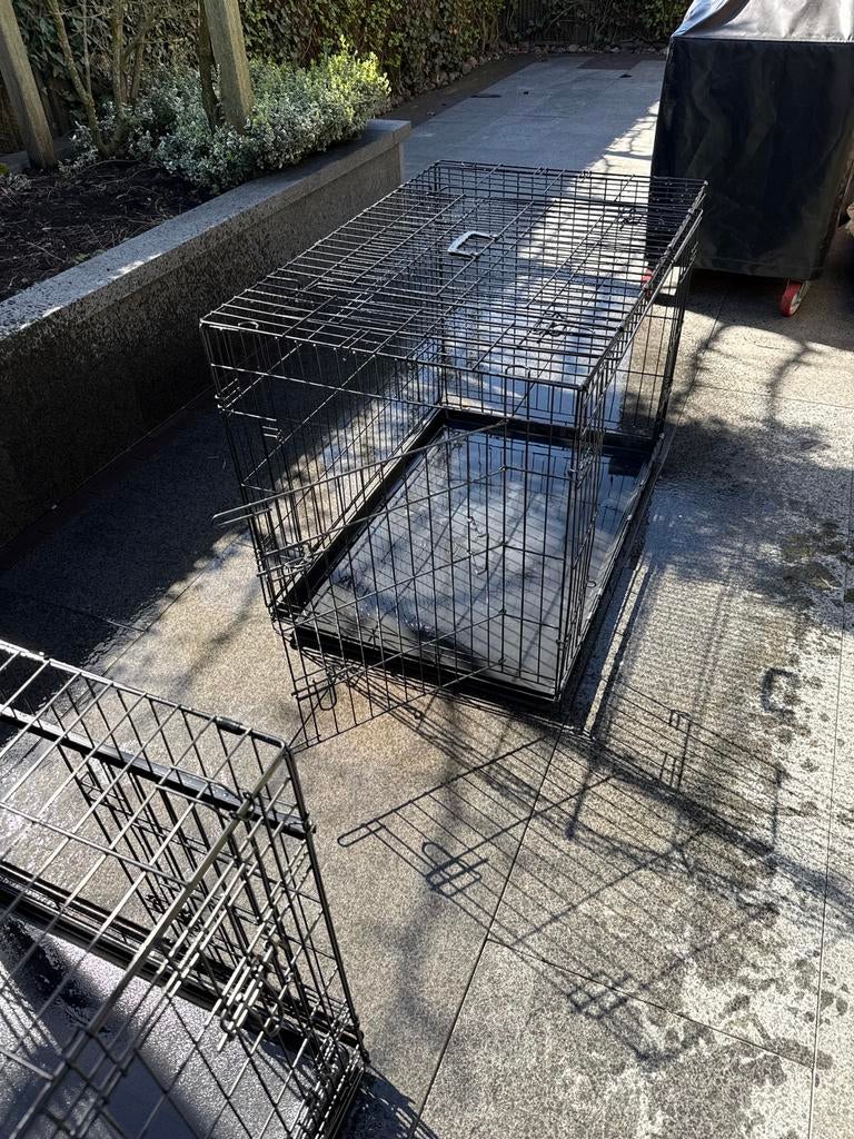 2 XL zwarte hondenbenches, Dieren en Toebehoren, Hondenhokken, Ophalen of Verzenden, Zo goed als nieuw, 75 tot 110 cm, 65 tot 100 cm