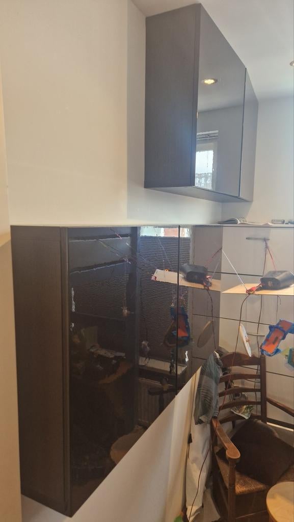 2x Zwarte kast met hooglans zwarte deuren. Ikea Besta, Ophalen of Verzenden, Gebruikt