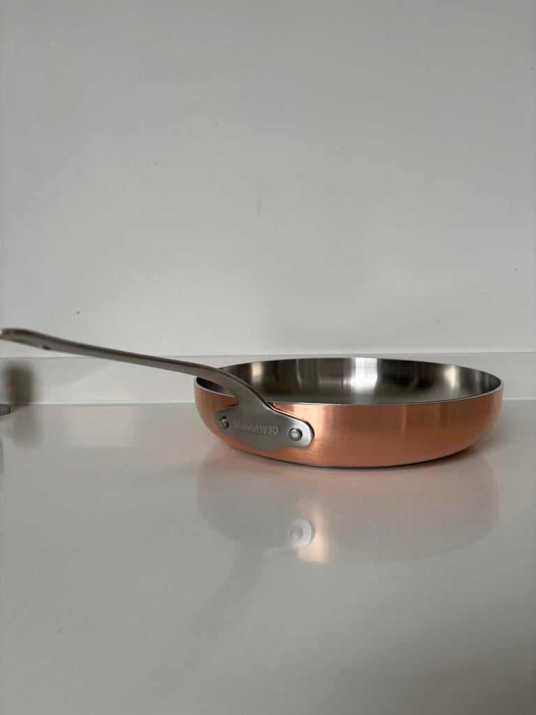 Mauviel 1830 koekenpan 24cm rvs/kope, Huis en Inrichting, Keuken | Potten en Pannen, Overige materialen, Nieuw, Ophalen of Verzenden