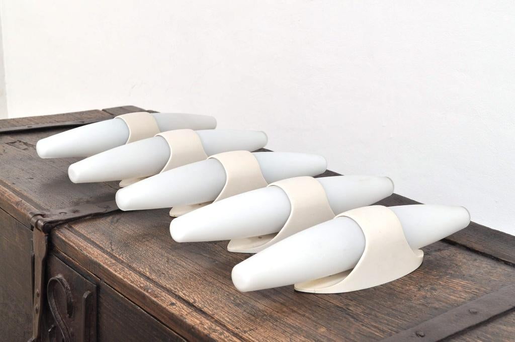 Vintage wandlampen Bo-Niko opaline glas bakeliet jaren 60