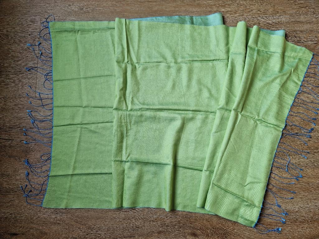 Shawl / sjaal van zijde in groen/blauw NIEUW, Ophalen of Verzenden, Nieuw, Sjaal
