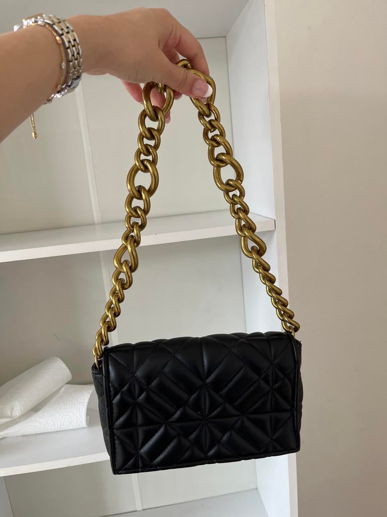 Zara zwarte gewatteerde tas met gouden ketting, Ophalen, Zo goed als nieuw, Zwart, Schoudertasje