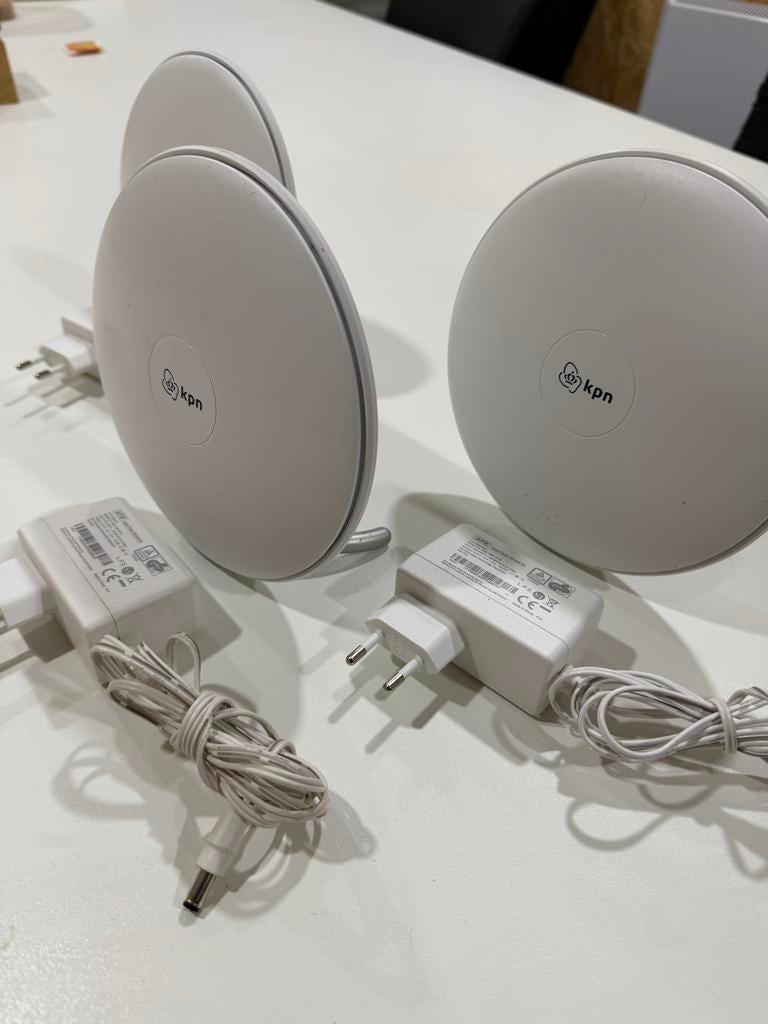 KPN Wifi versterkers (3 stuks) met adapters, Ophalen, Zo goed als nieuw