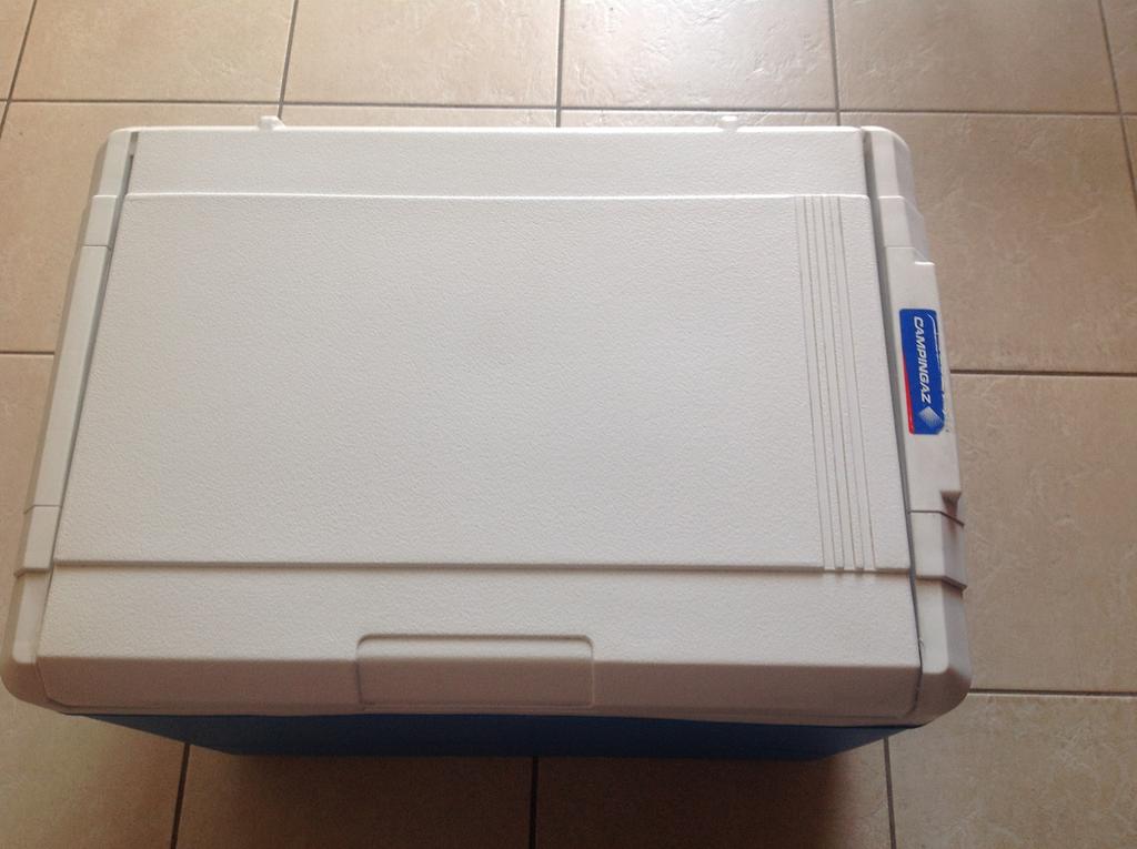 Campingkoelkastje /koelbox,ook voor auto,vóór 25 april halen, Ophalen, Zo goed als nieuw, Koelbox, Elektrisch