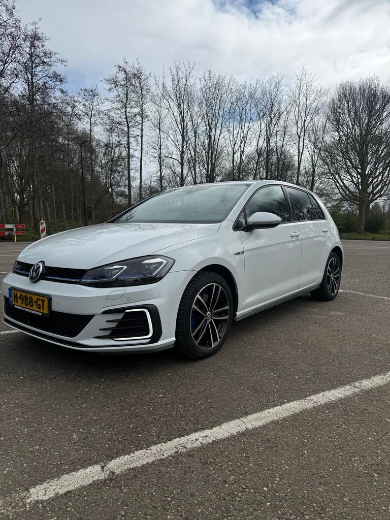 Volkswagen Golf 1.4 TSI Phev 204pk 5D DSG 2018 Wit, Auto's, Volkswagen, Particulier, Golf, Adaptieve lichten, Adaptive Cruise Control