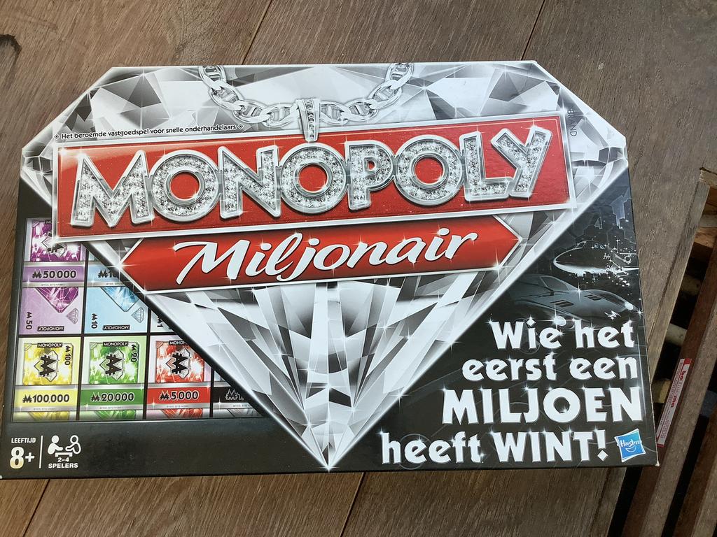 Monopoly Miljonair - Word de eerste miljonair!, Drie of vier spelers, Ophalen of Verzenden, Zo goed als nieuw