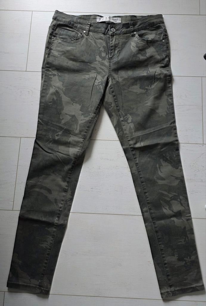 Dames broek camouflage maat 42 2% elastaan, Kleding | Dames, Broeken en Pantalons, Ophalen of Verzenden, Maat 42/44 (L), Blauw