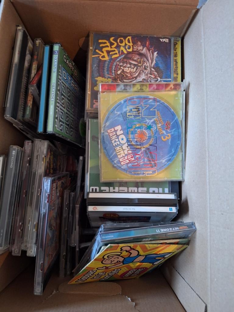 Doos vol met diverse cd's, Ophalen