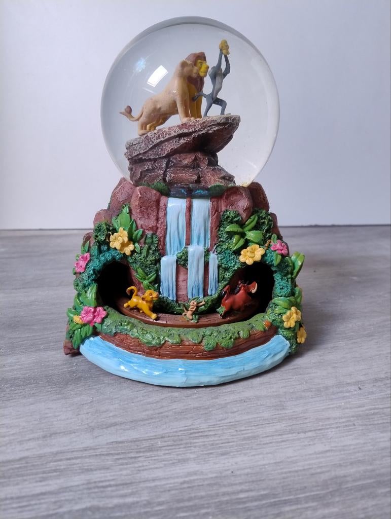 Snowglobe Lion King: pride rock, Verzamelen, Ophalen, Leeuwenkoning of Jungle Boek, Zo goed als nieuw, Beeldje of Figuurtje