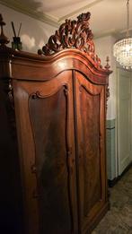 Grote Biedermeider linnenkast, Ophalen