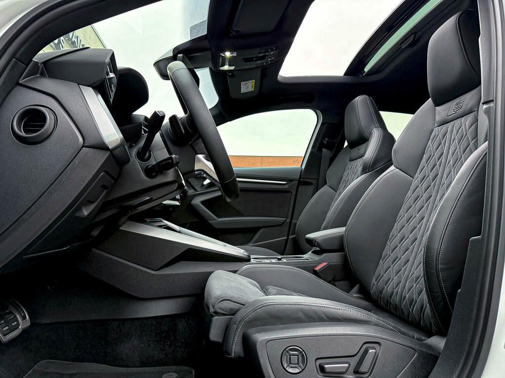 Audi A3 Sportback 40TFSI e 204pk S-Tronic Competition S Edit, Gebruikt, 4 cilinders, 1535 kg, Wit