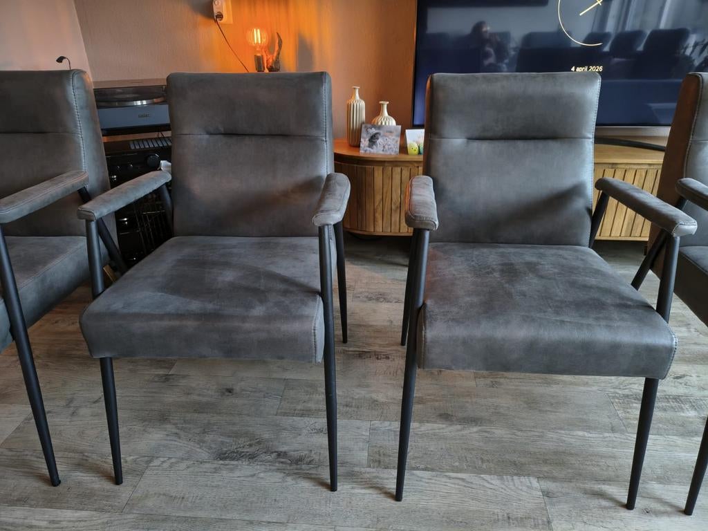 4 Goossens Puck eetkamerstoelen - Grijs kunstleer, Huis en Inrichting, Stoelen, Ophalen, Zo goed als nieuw, Grijs, Stof