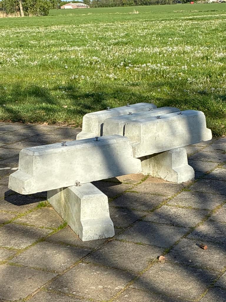 6 stuks betonnen bielzen / dwarsliggers, Ophalen, Gebruikt