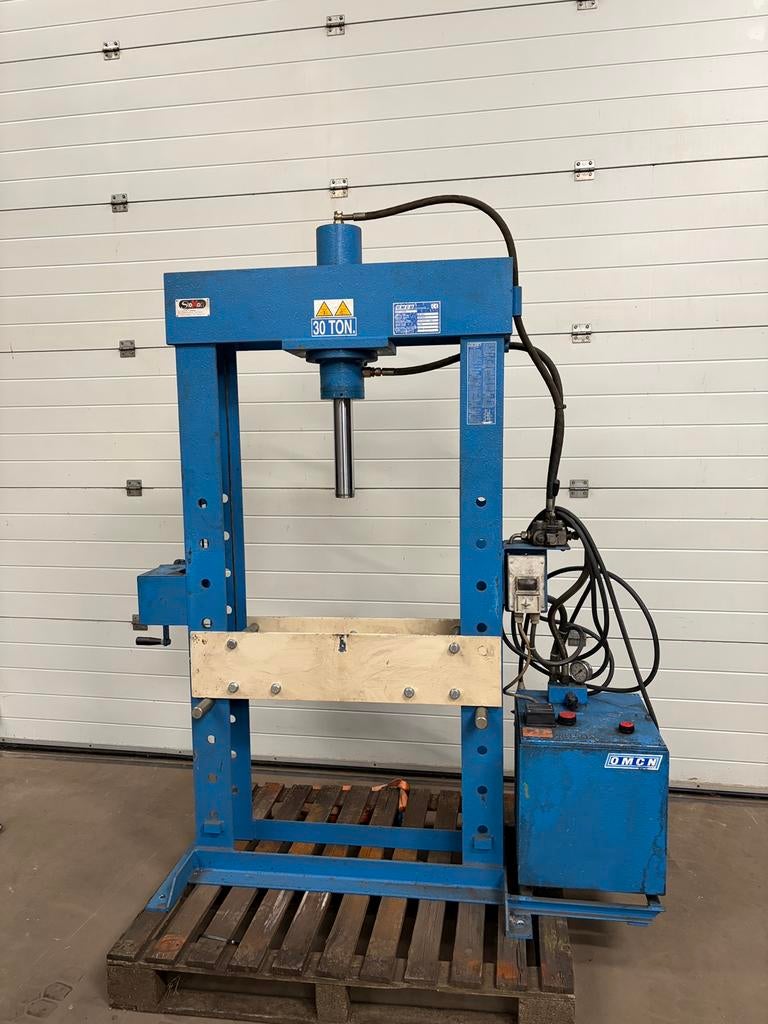 Pers 30T werkplaatspers garagepers raamwerkpers brootspers, Ophalen of Verzenden