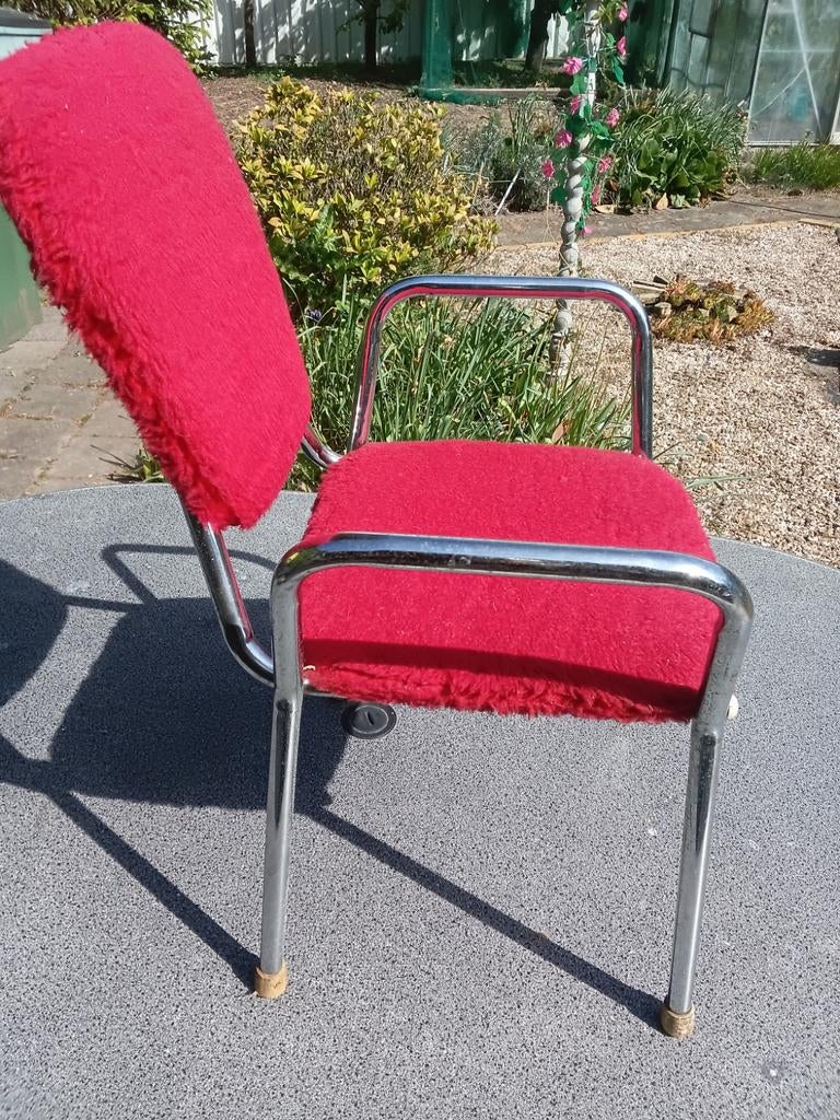 Leuk rood kinderstoeltje met armleuningen, Kinderen en Baby's, Kinderstoelen, Ophalen, Gebruikt, Overige typen