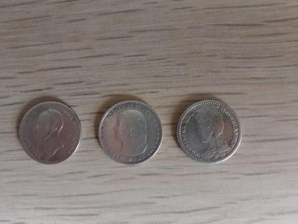 3 zilveren kwartjes van Willem II en Wilhelmina, Postzegels en Munten, Munten | Nederland, Zilver, 25 cent, Koningin Wilhelmina