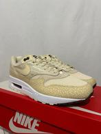 NIEUW IN DOOS! Maat 44,5 - Nike Air Max 1 '87 Safari Coconut, Kleding | Heren, Schoenen, Overige kleuren, Verzenden, Nike, Nieuw
