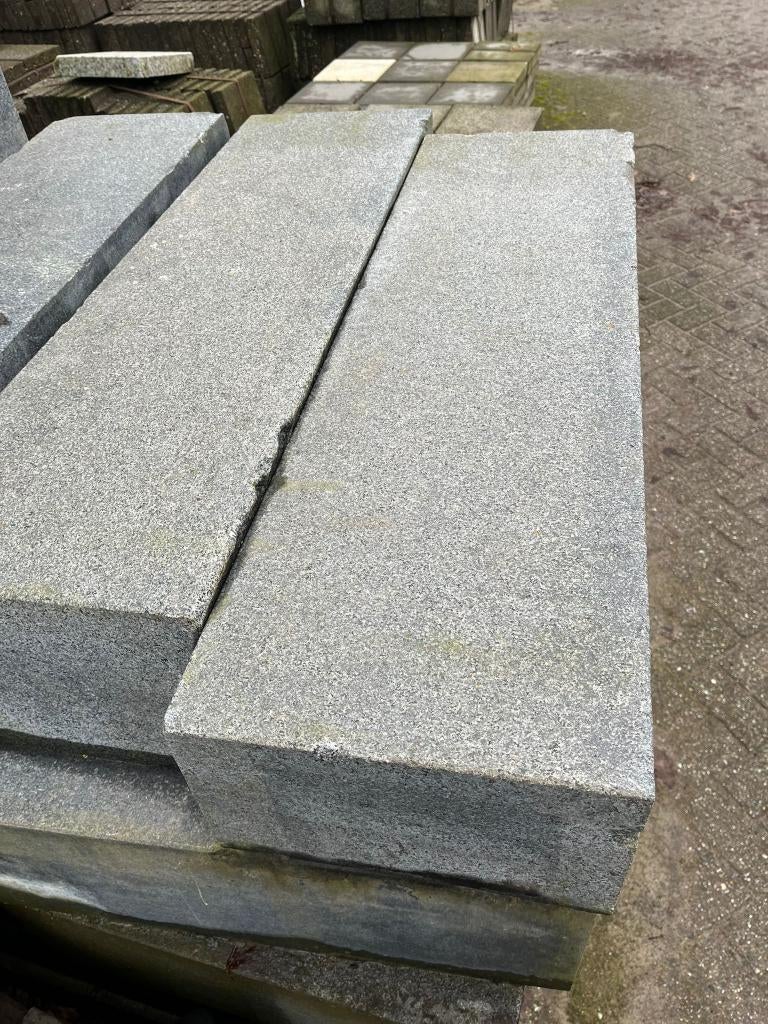 gebruikt natuursteen traptrede, Tuin en Terras, Ophalen of Verzenden, Natuursteen, Biels, Minder dan 25 cm