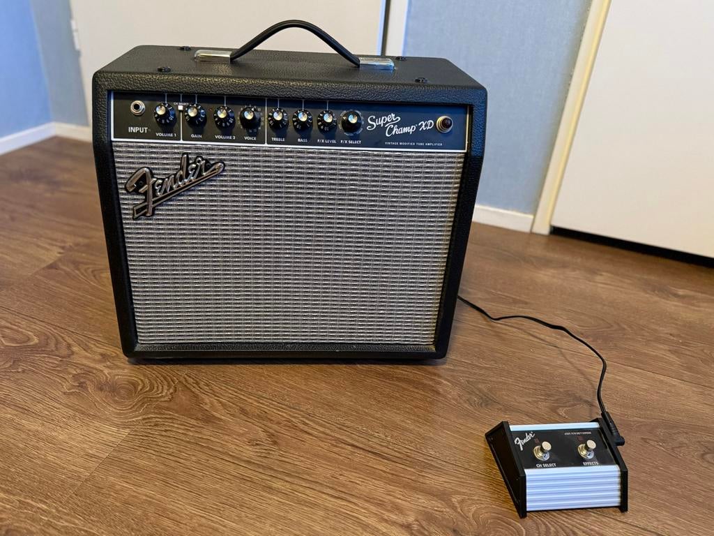 Fender Super Champ XD buizenversterker met footswitch, Muziek en Instrumenten, Ophalen, Zo goed als nieuw, Gitaar, Minder dan 50 watt