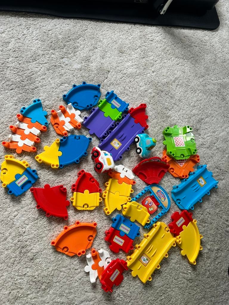 Vtech Toet Toet autobaan met 2 autos, Kinderen en Baby's, Speelgoed | Vtech, Ophalen of Verzenden, Gebruikt, 2 tot 4 jaar