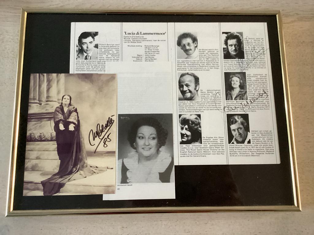Gesigneerde foto Montserrat Caballé, John Sutherland,Derksen, Verzamelen, Foto's en Prenten, Gebruikt, 1980 tot heden, Foto, Ophalen of Verzenden
