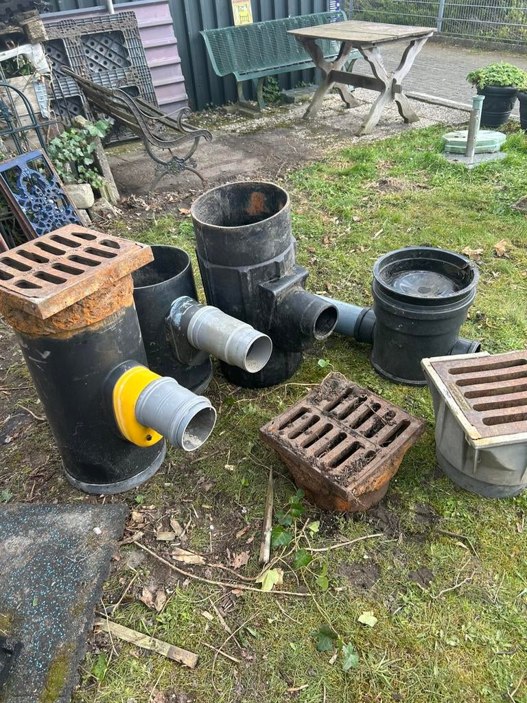 Straat kolken tegen elk aannemelijk bod per stuk, Ophalen of Verzenden, Pvc, Minder dan 2 meter, 80 mm of meer