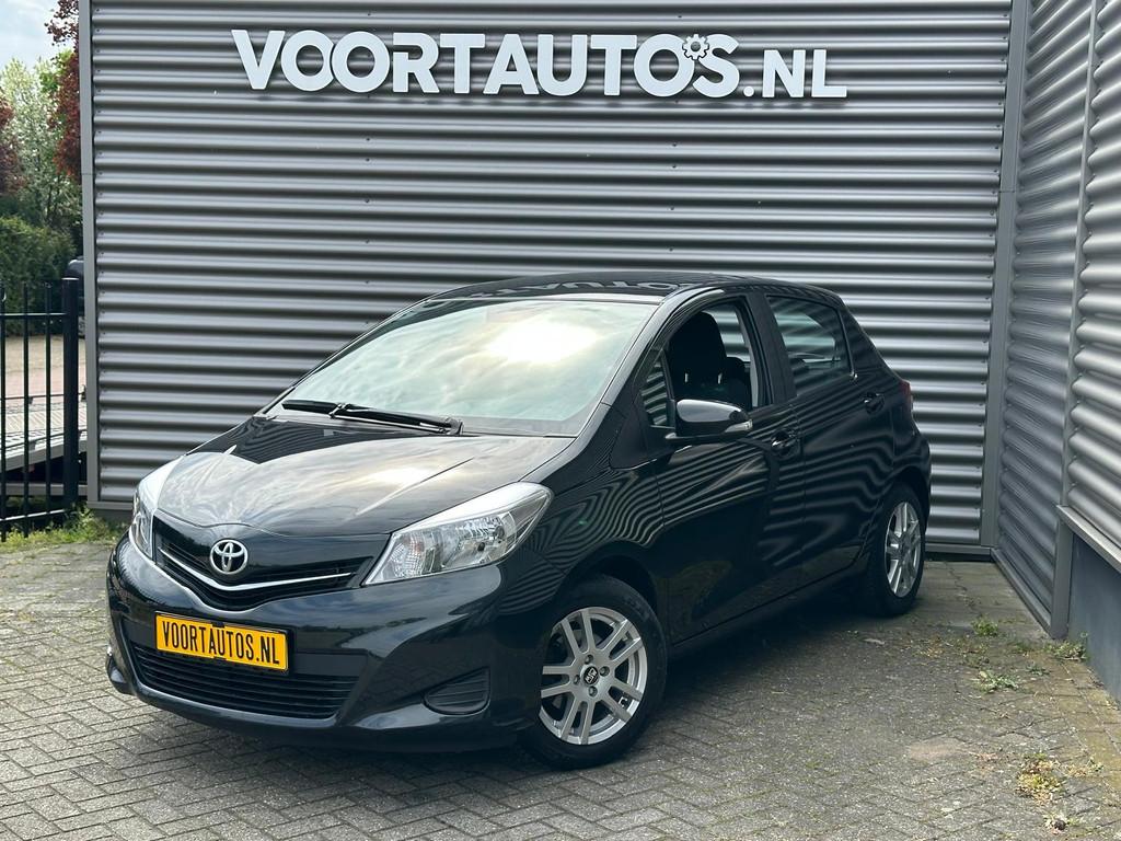 Toyota Yaris 1.3 VVT-i AUTOMAAT | NAVI | CAMERA | AIRCO | LM, Gebruikt, Zwart, 4 cilinders, Zwart