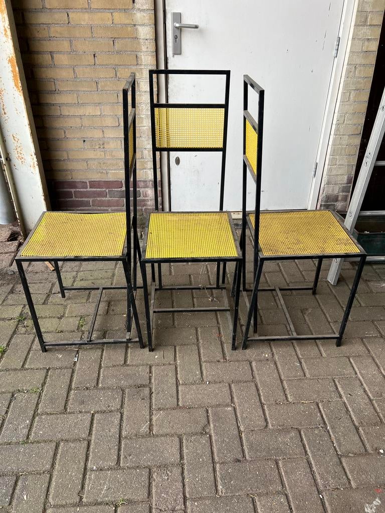 Vintage stoelen metaal kunst Mategot geel zwart set/3, Ophalen, Gebruikt, Overige kleuren, Drie