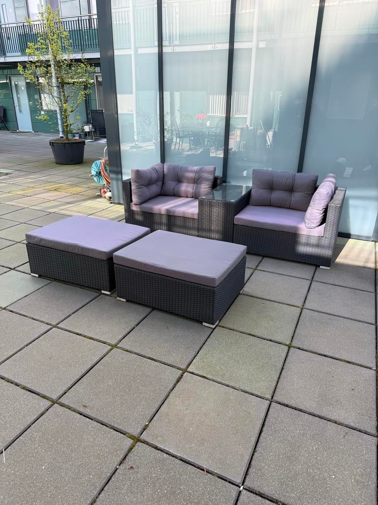 Complete Wicker Loungeset met Glazen Tafel en Hocker, Tuin en Terras, Tuinsets en Loungesets, Ophalen, 4 zitplaatsen, Gebruikt