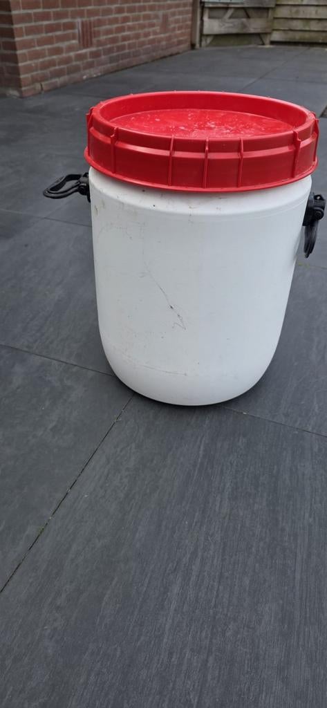 Witte kunststof vaten met rode deksel, Ophalen of Verzenden, Gebruikt