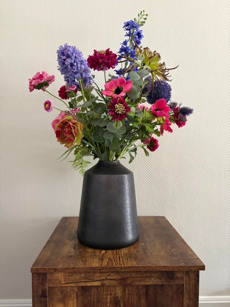 OP=OP laatse vazen met zijde bloemen ivm stoppen bedrijf, Huis en Inrichting, Ophalen, Binnen, Rondom opgemaakt, Kunstbloem