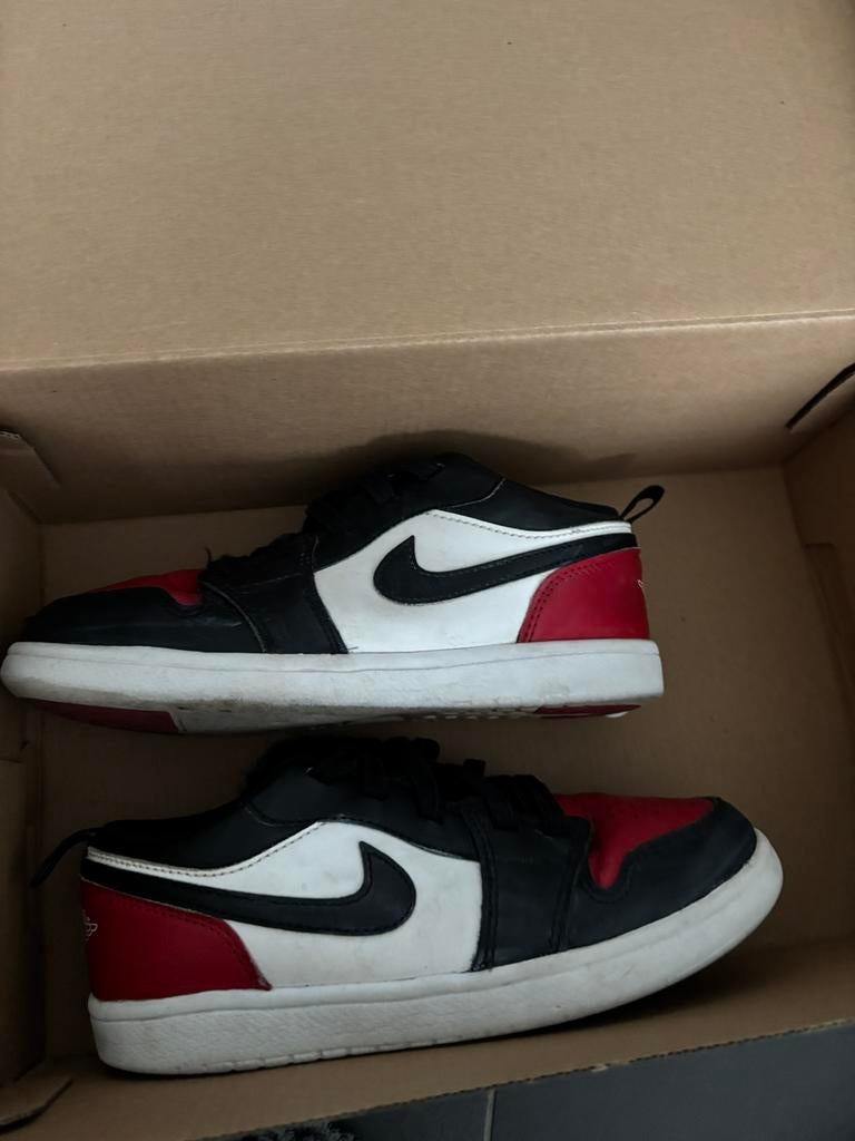 Nike jordan maat 34, Nieuw, Ophalen of Verzenden, Sneakers of Gympen, Rood