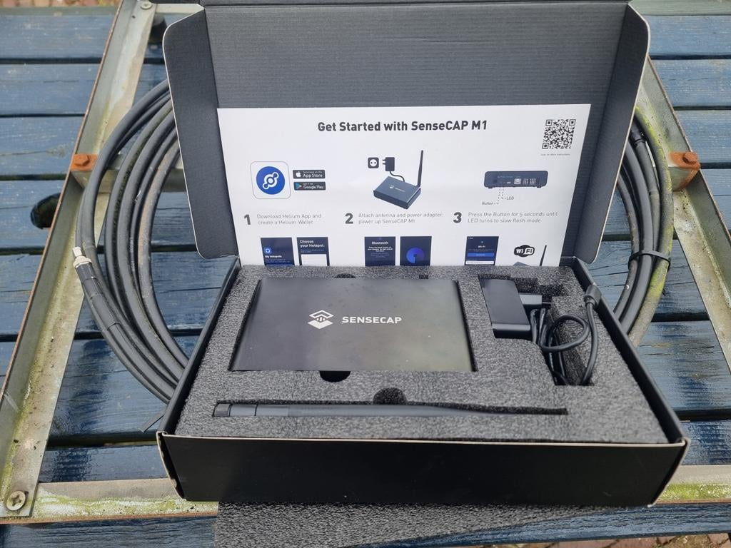 Sensecap M1 Helium Miner Compleet met 8dBi Antenne & Kabel, Ophalen, Zo goed als nieuw
