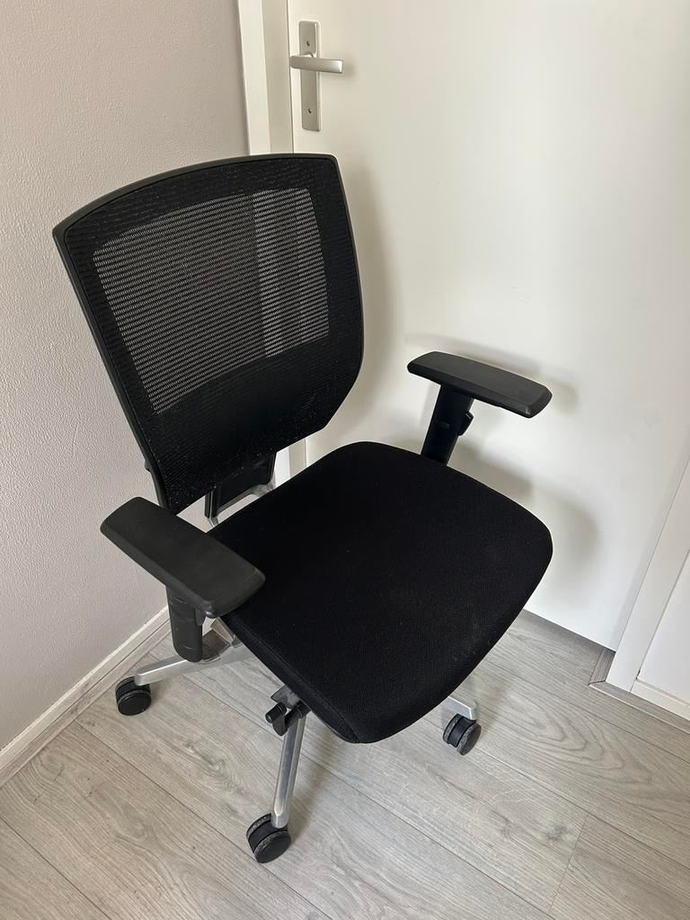 Zwarte bureaustoel, Huis en Inrichting, Ophalen, Zo goed als nieuw, Zwart