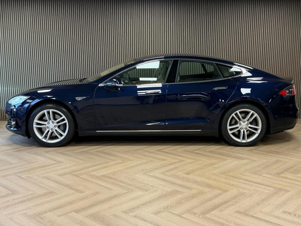 Tesla Model S 60 Base NAVIGATIE CAMERA PDC CRUISE AIRCO LEDE, Auto's, Tesla, Achterwielaandrijving, Gebruikt, Beige, Met garantie (alle)