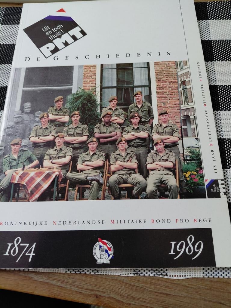 Uit en toch thuis 115 jaar PMT, Ophalen of Verzenden, Gelezen