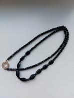 oude ketting met zwarte glaskralen, gitten?, Ophalen of Verzenden, Gebruikt, Zwart