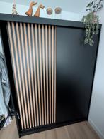 Moderne schuifdeurkast met latjes-design (150cm), Huis en Inrichting, Ophalen, Met deur(en), Gebruikt, Modern, Scandinavisch
