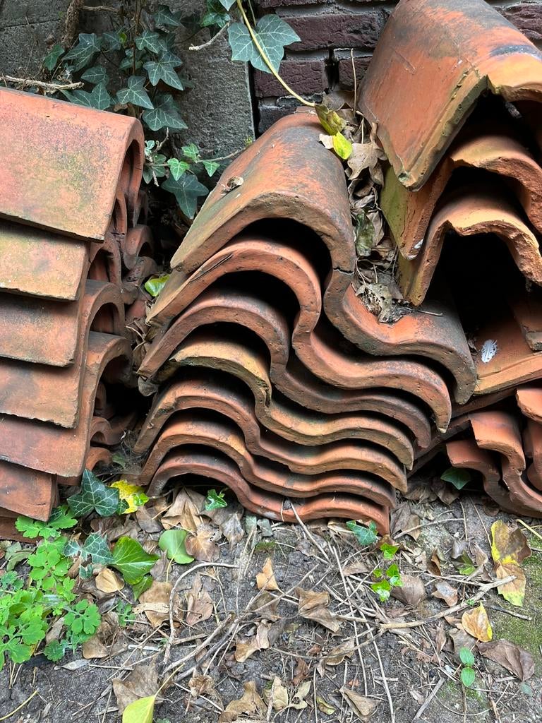 15 Gevelpannen links, Ophalen, Steen of Klei, Zo goed als nieuw, 15 m² of meer