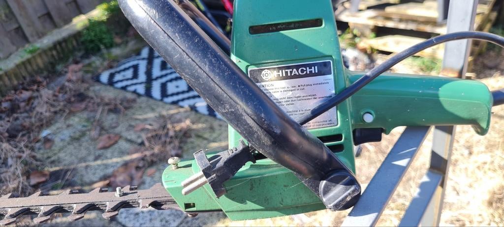 Elektrische heggenschaar Hitachi - mist schroefje, Ophalen of Verzenden, Gebruikt, Elektrisch, Hitachi