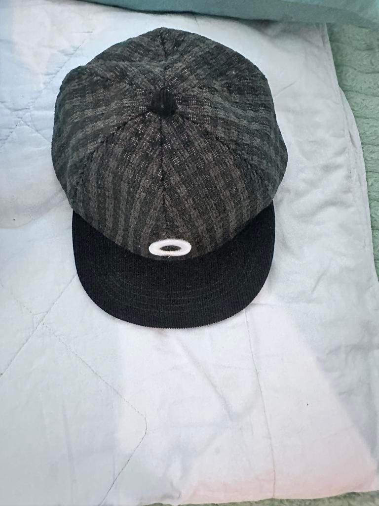 Oakley Pet - Stijlvol en Comfortabel, Kleding | Dames, Hoeden en Petten, Ophalen of Verzenden, Zo goed als nieuw, One size fits all