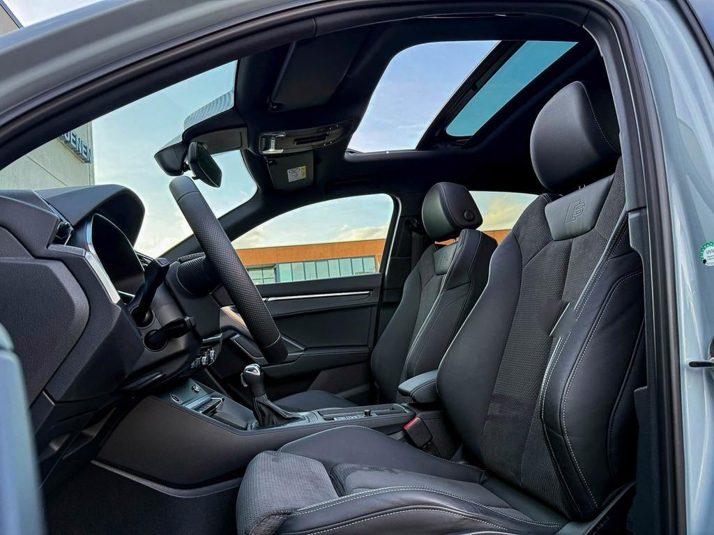 Audi Q3 Sportback 45TFSI e 245pk S-Tronic Competition S Edit, Gebruikt, Zwart, SUV of Terreinwagen, Zilver of Grijs