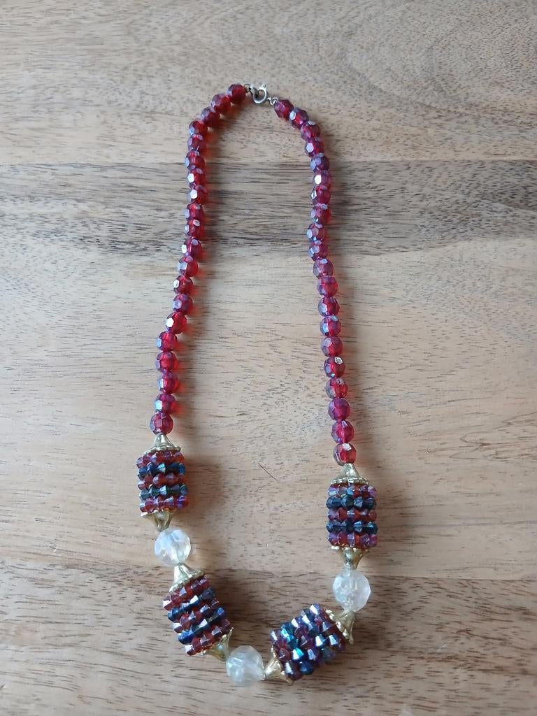Vintage rode kralen ketting met glimmende accenten, Sieraden, Tassen en Uiterlijk, Kettingen, Met kristal, Overige materialen