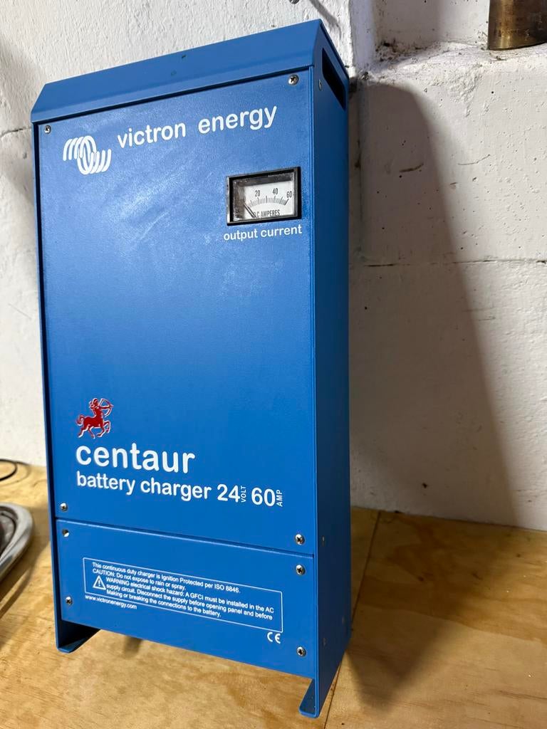 Victron Centaur Acculader 24V 60A, Ophalen of Verzenden, Gebruikt